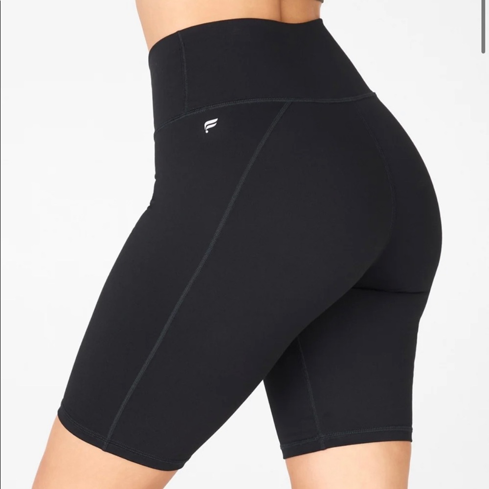 Fabletics  High-Waisted powerhold 9'' Short